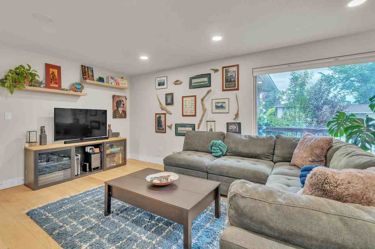 3163 S Boston Ct - Photo 4 of 17