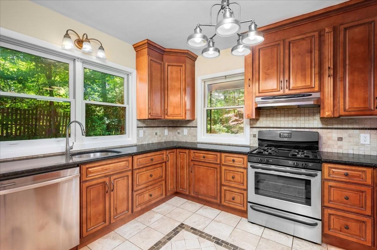 79 Choate Ln - Photo 2 of 34