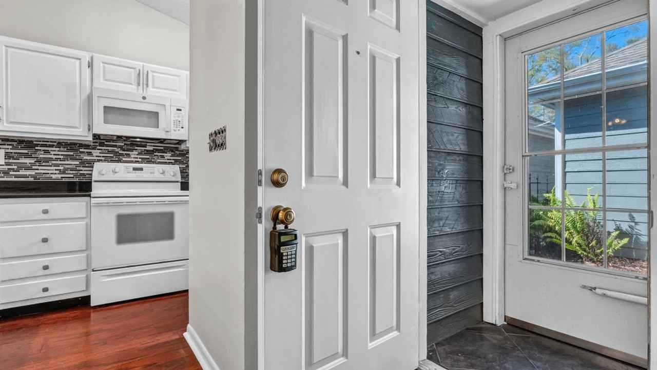 1746 Castle Rock Rd - Photo 3 of 33