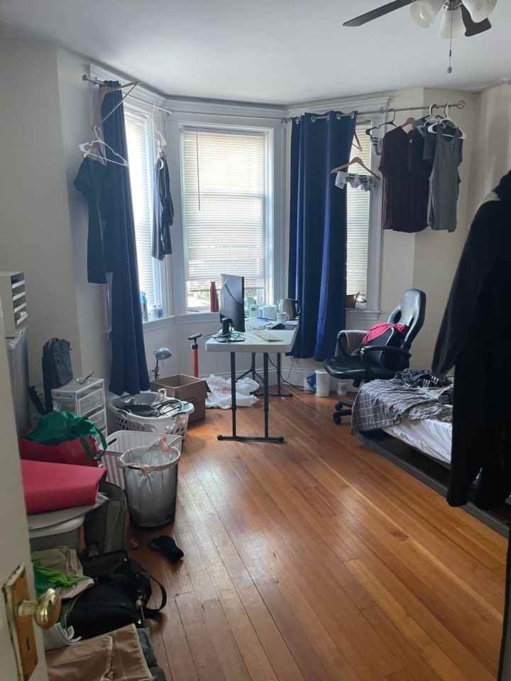 437 Cambridge St - Photo 2 of 11