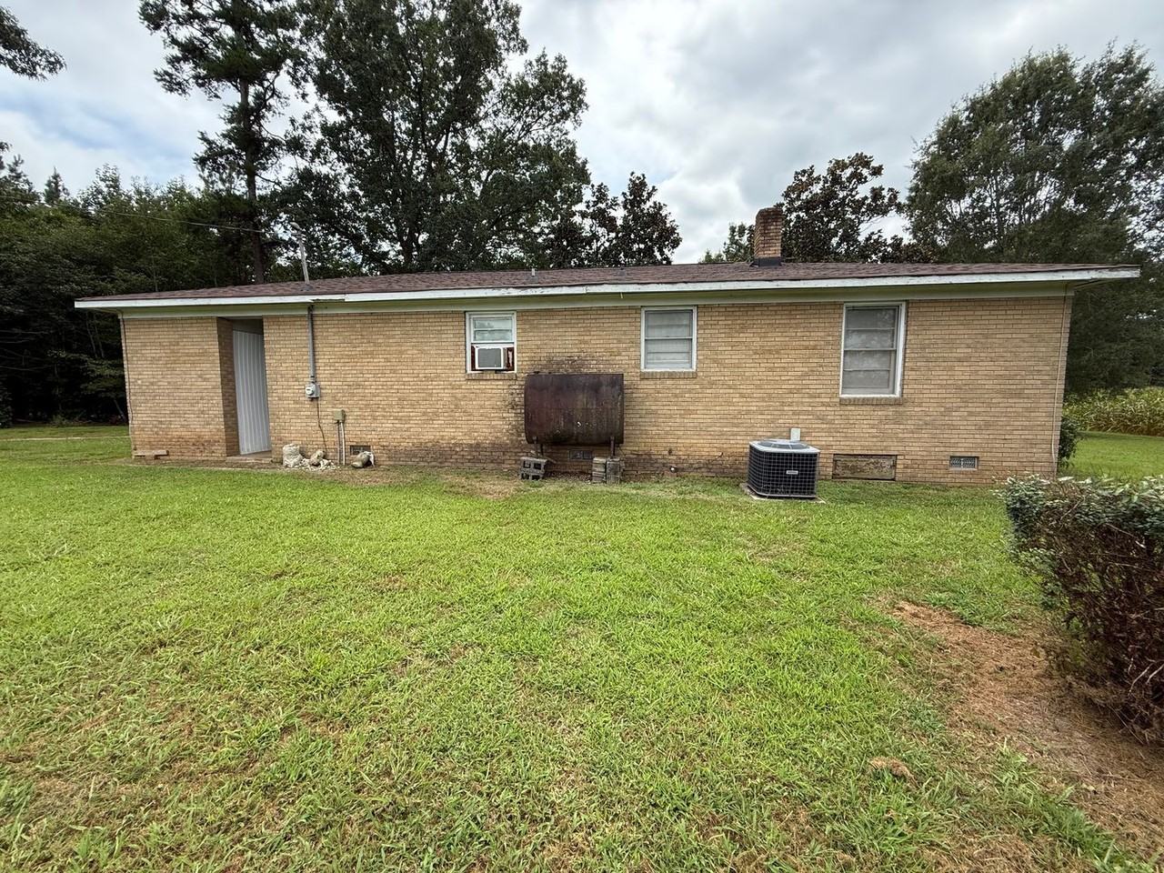 5019 Old Goldmine Rd - Photo 2 of 11