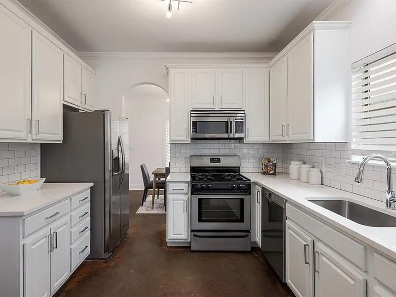 5302 Avenue H #A - Photo 4 of 7
