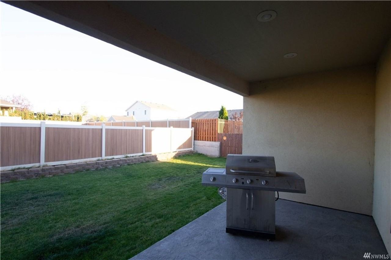 523 N Paxson Dr - Photo 2 of 21
