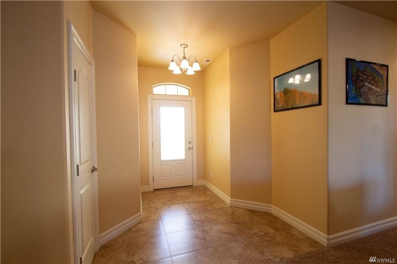 523 N Paxson Dr - Photo 4 of 21