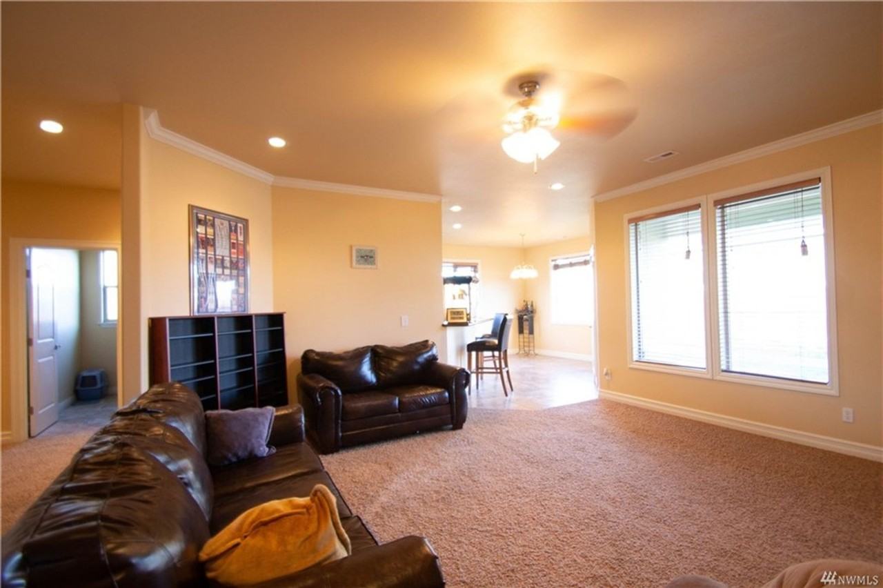 523 N Paxson Dr - Photo 6 of 21