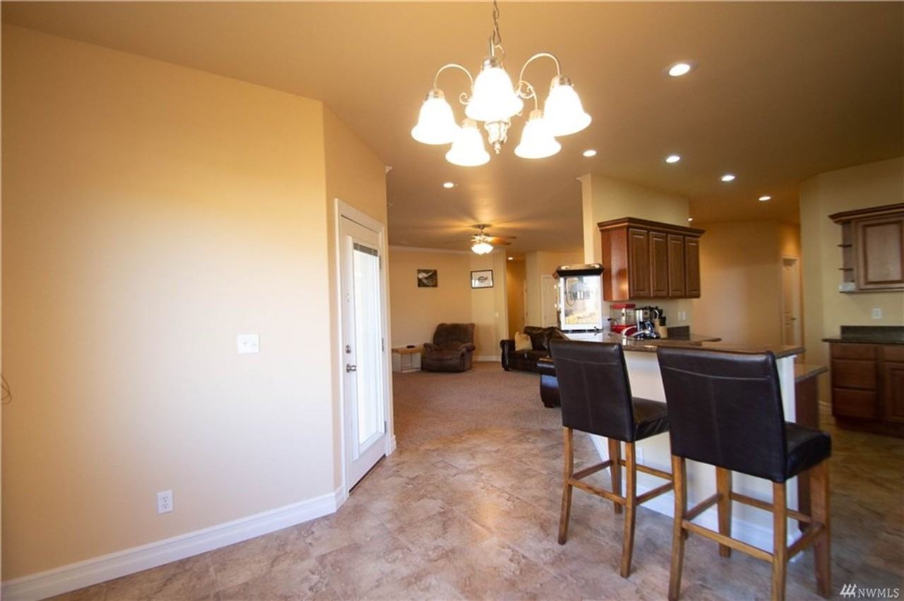 523 N Paxson Dr - Photo 7 of 21