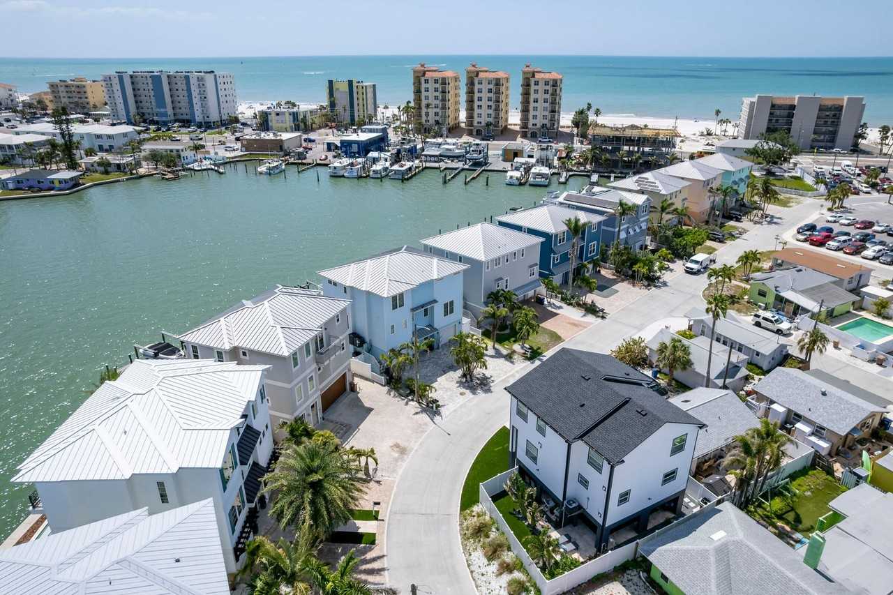 429 137th Avenue Cir - Photo 3 of 40