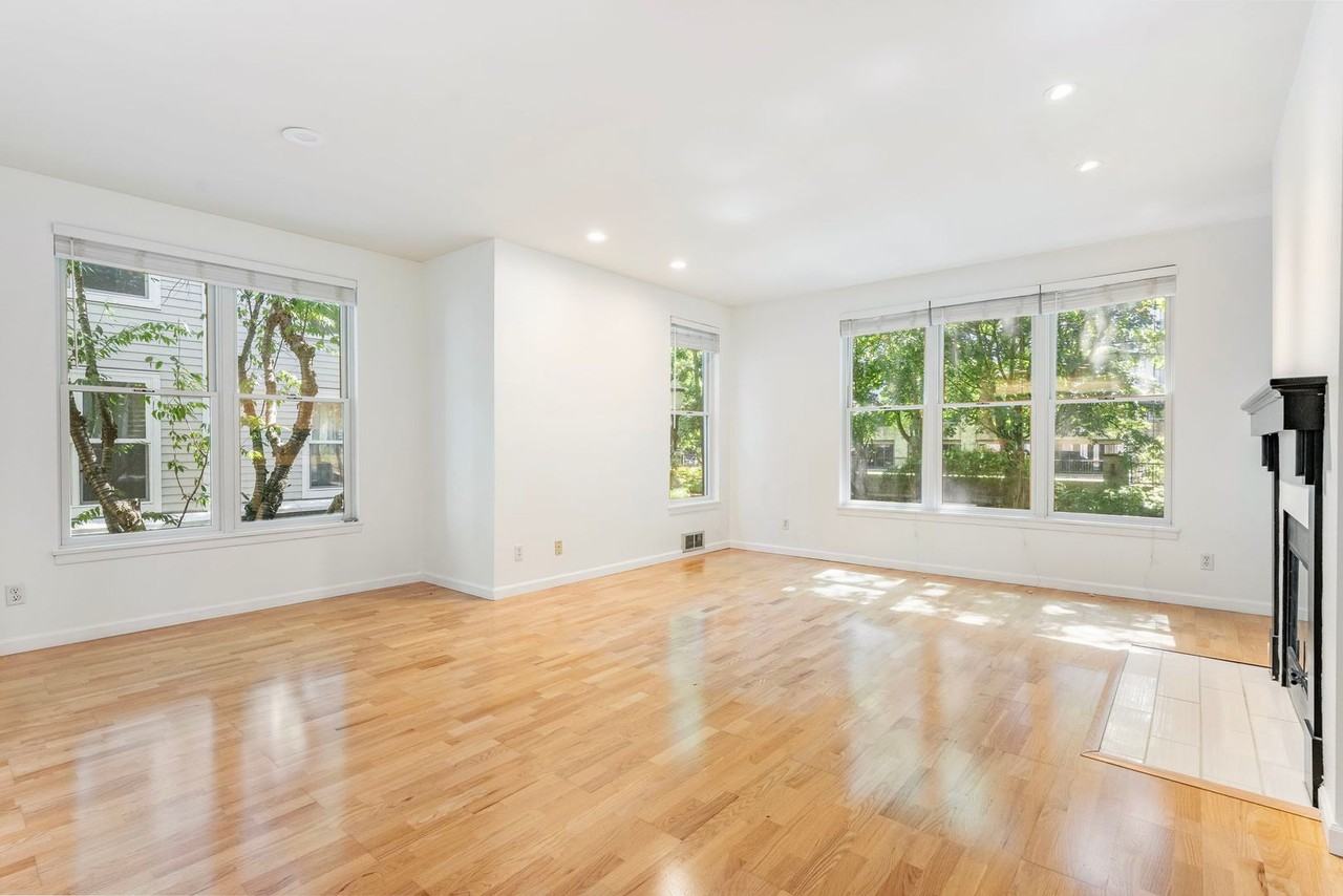 205 S Montgomery St #202 - Photo 3 of 36