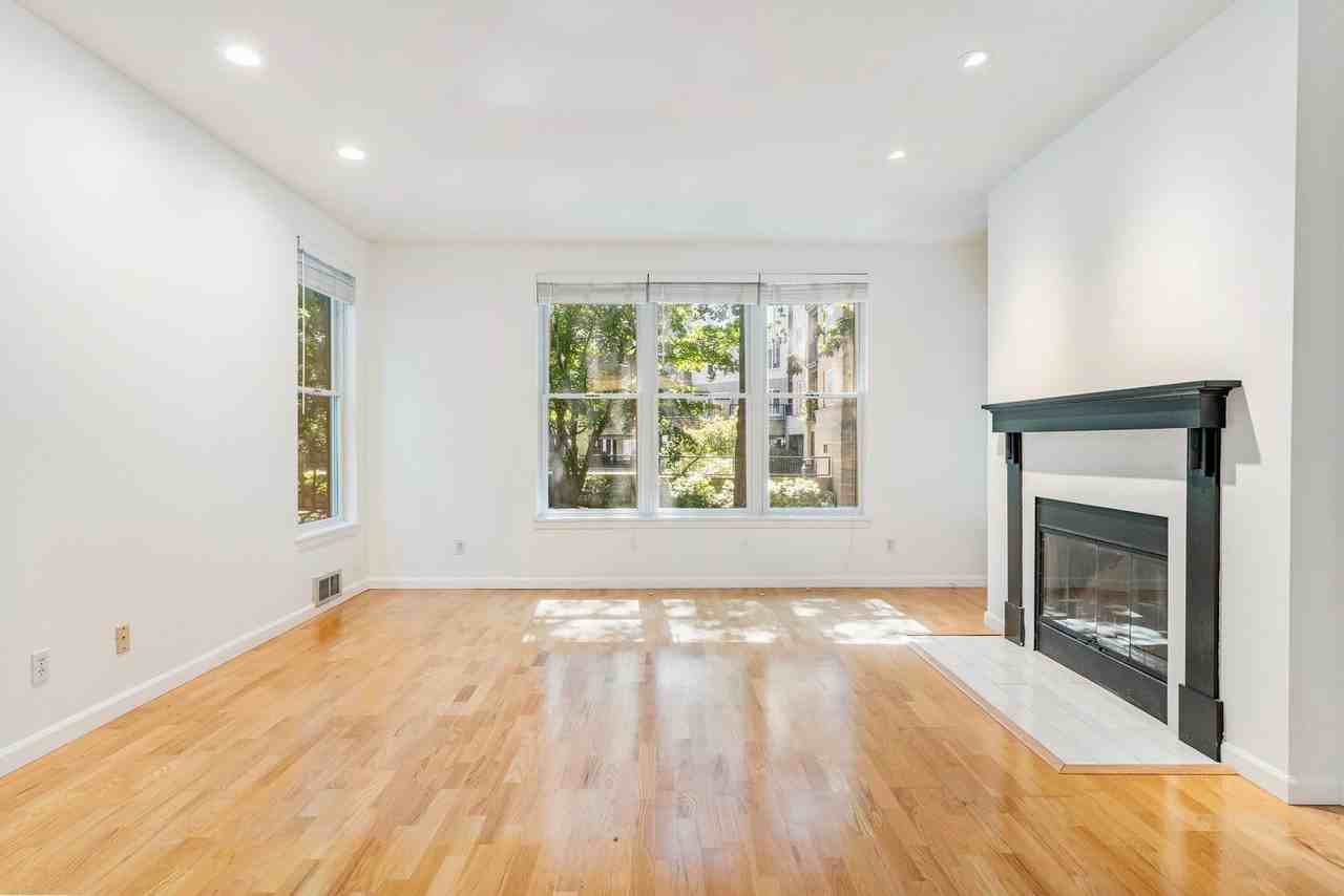 205 S Montgomery St #202 - Photo 5 of 36