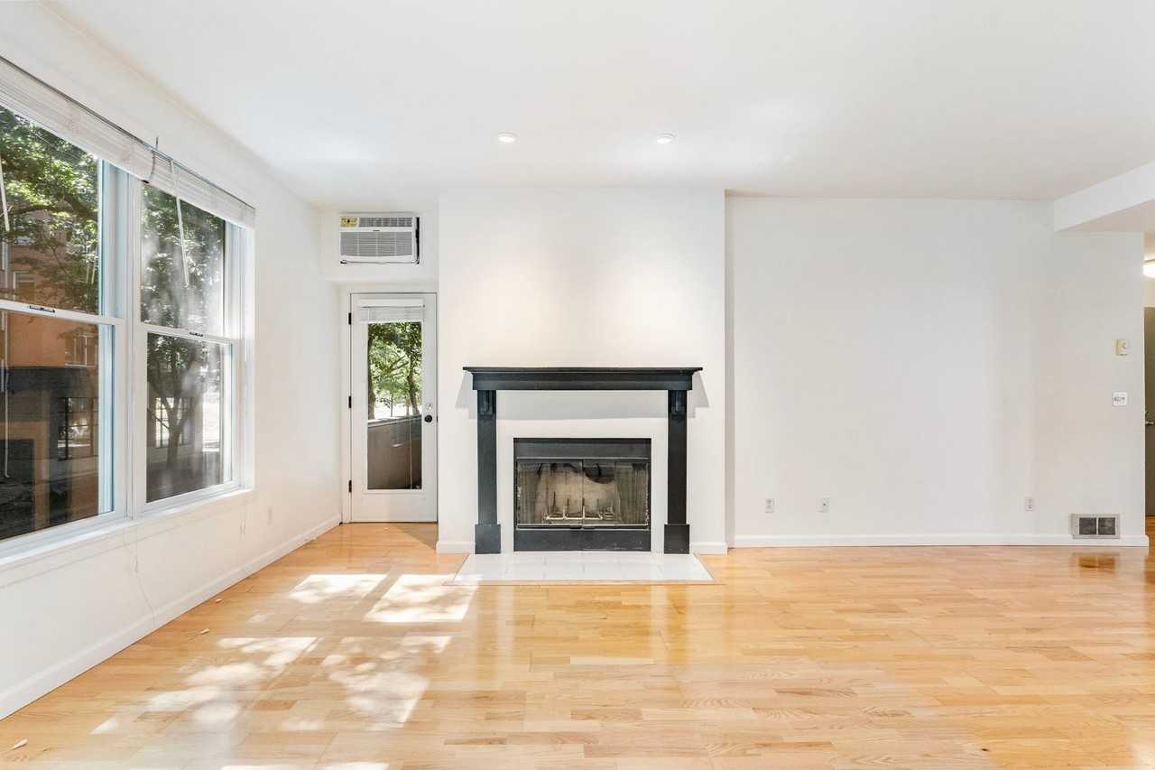 205 S Montgomery St #202 - Photo 6 of 36