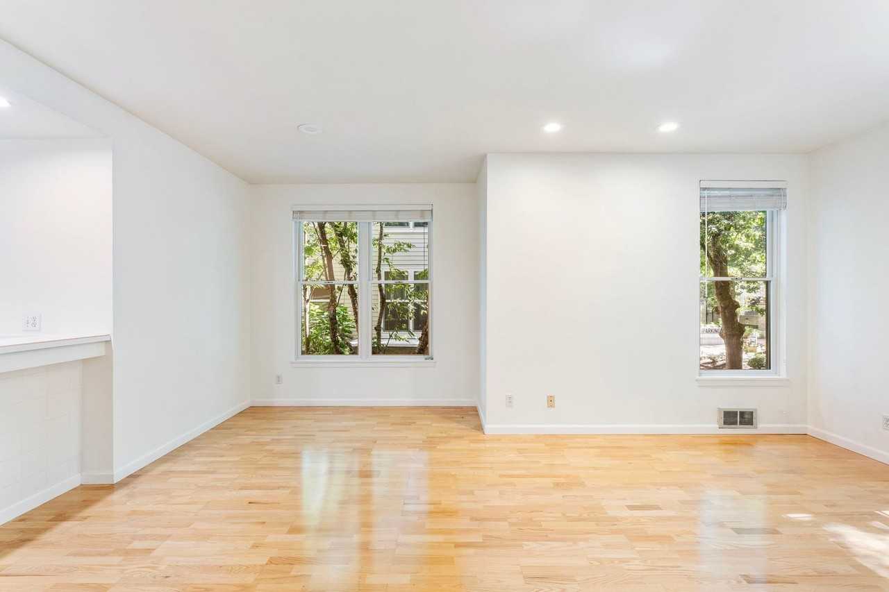 205 S Montgomery St #202 - Photo 7 of 36