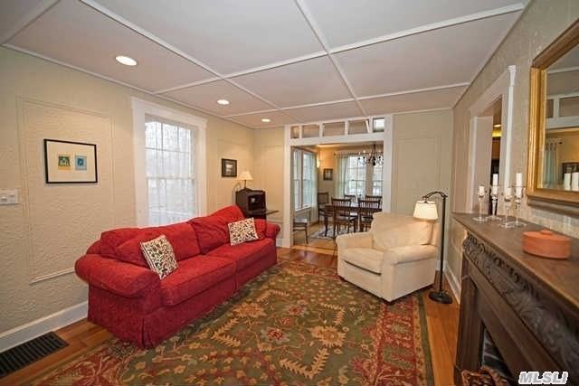 107 Jackson Crescent - Photo 2 of 16