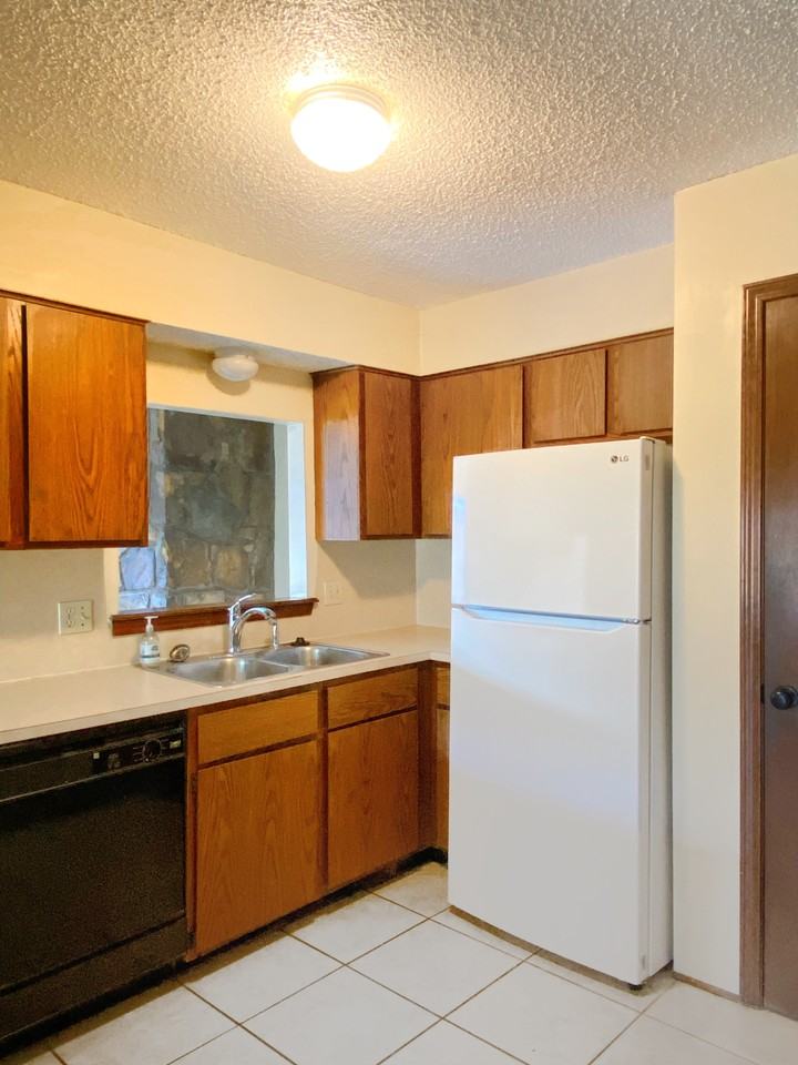 6000 W Hefner Rd #NA - Photo 7 of 13