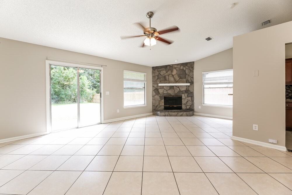 1552 Shearwater Dr - Photo 4 of 16