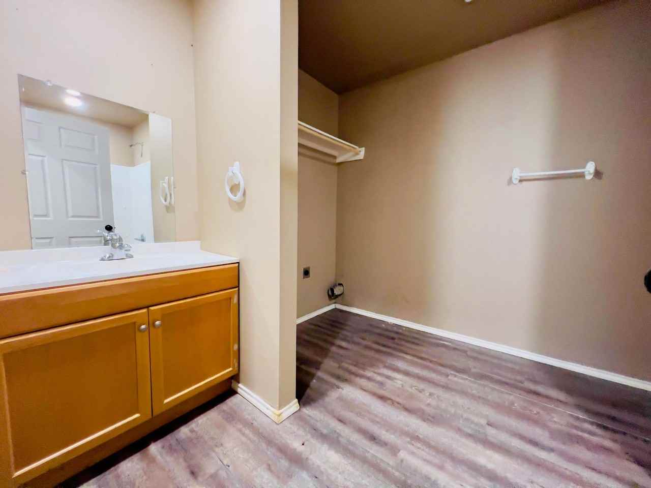 Charming 3 - Photo 7 of 9