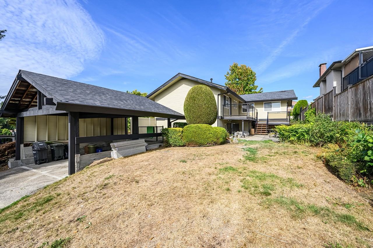 5588 Meadedale Dr - Photo 5 of 20