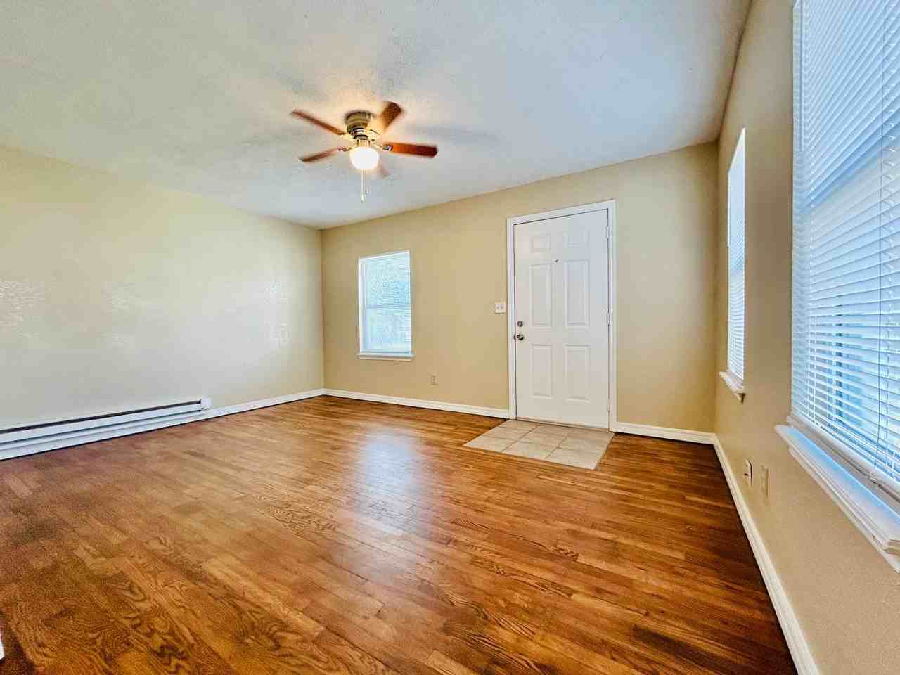 421 Showalter Dr - Photo 3 of 19