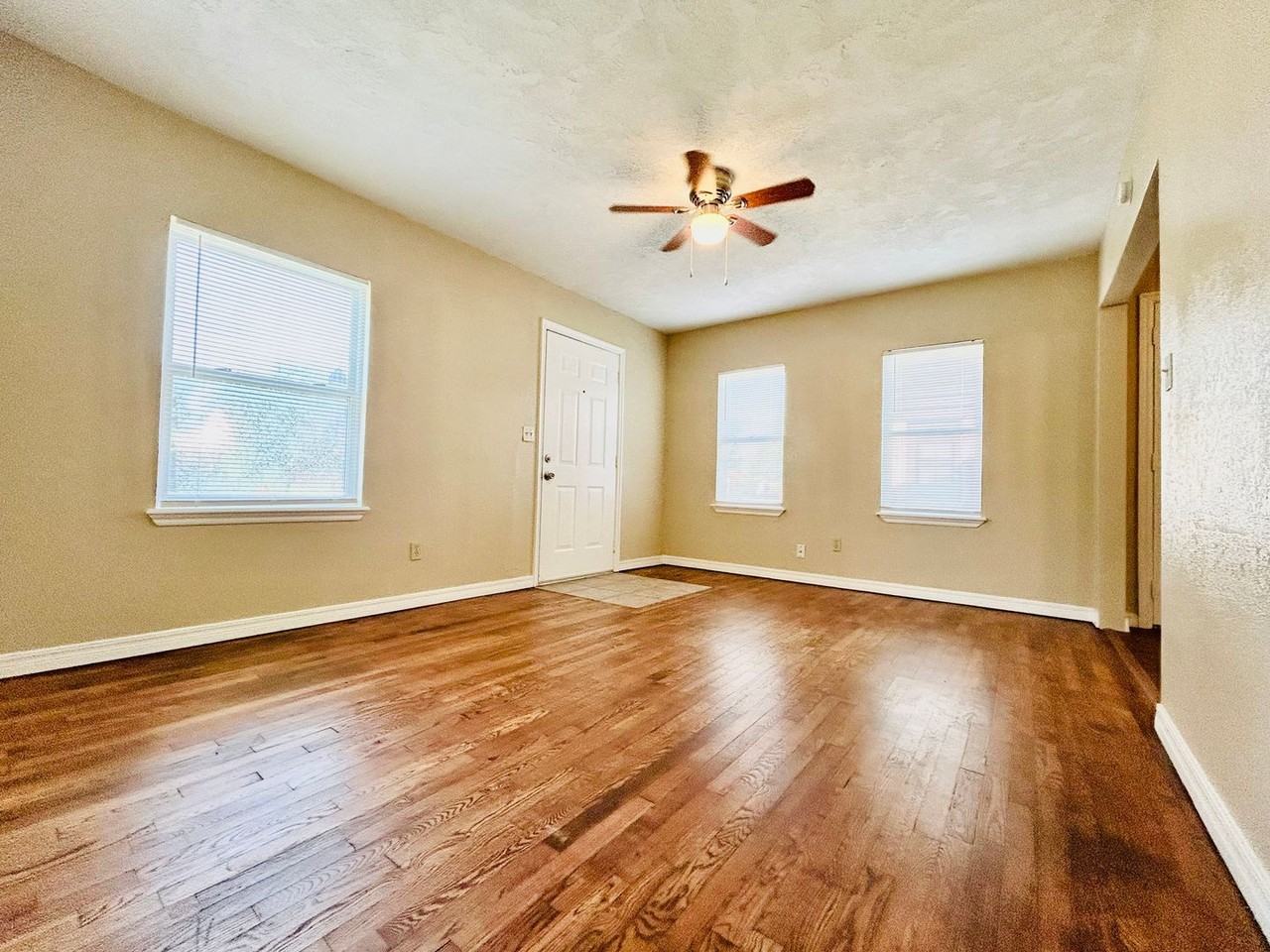 421 Showalter Dr - Photo 4 of 19