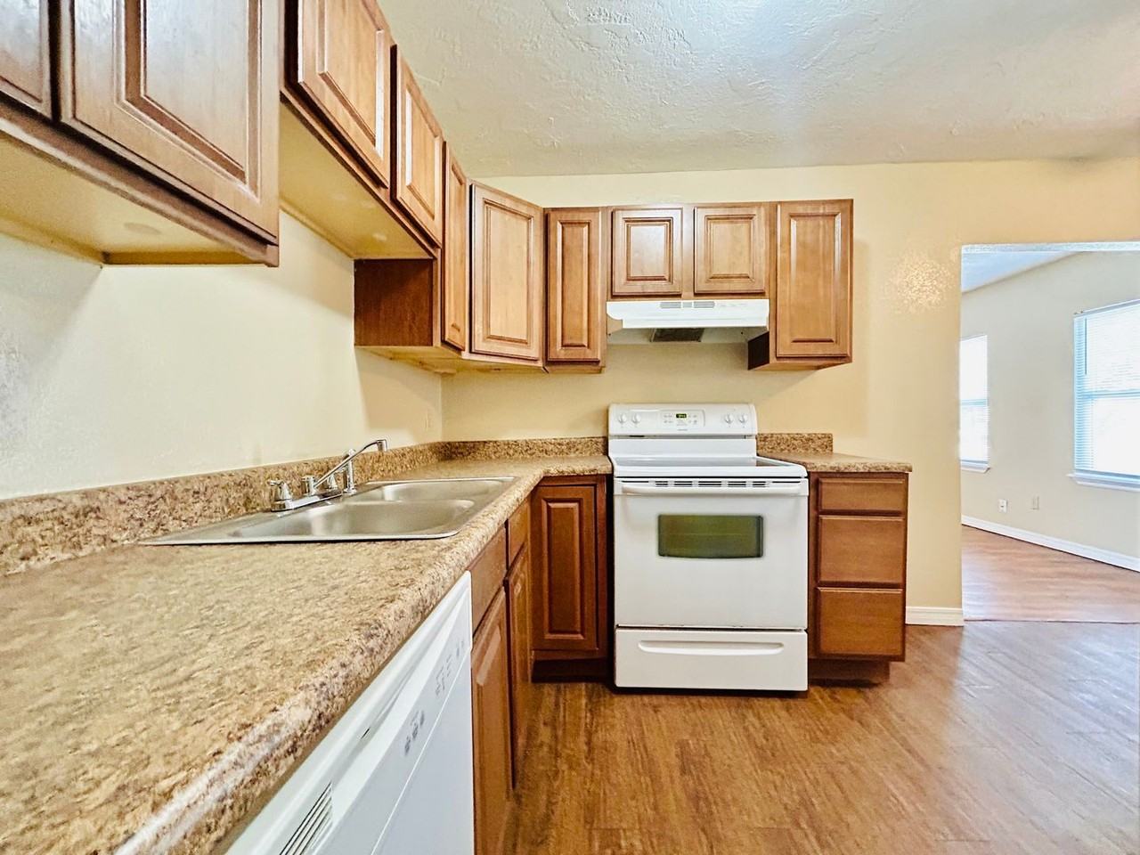 421 Showalter Dr - Photo 6 of 19