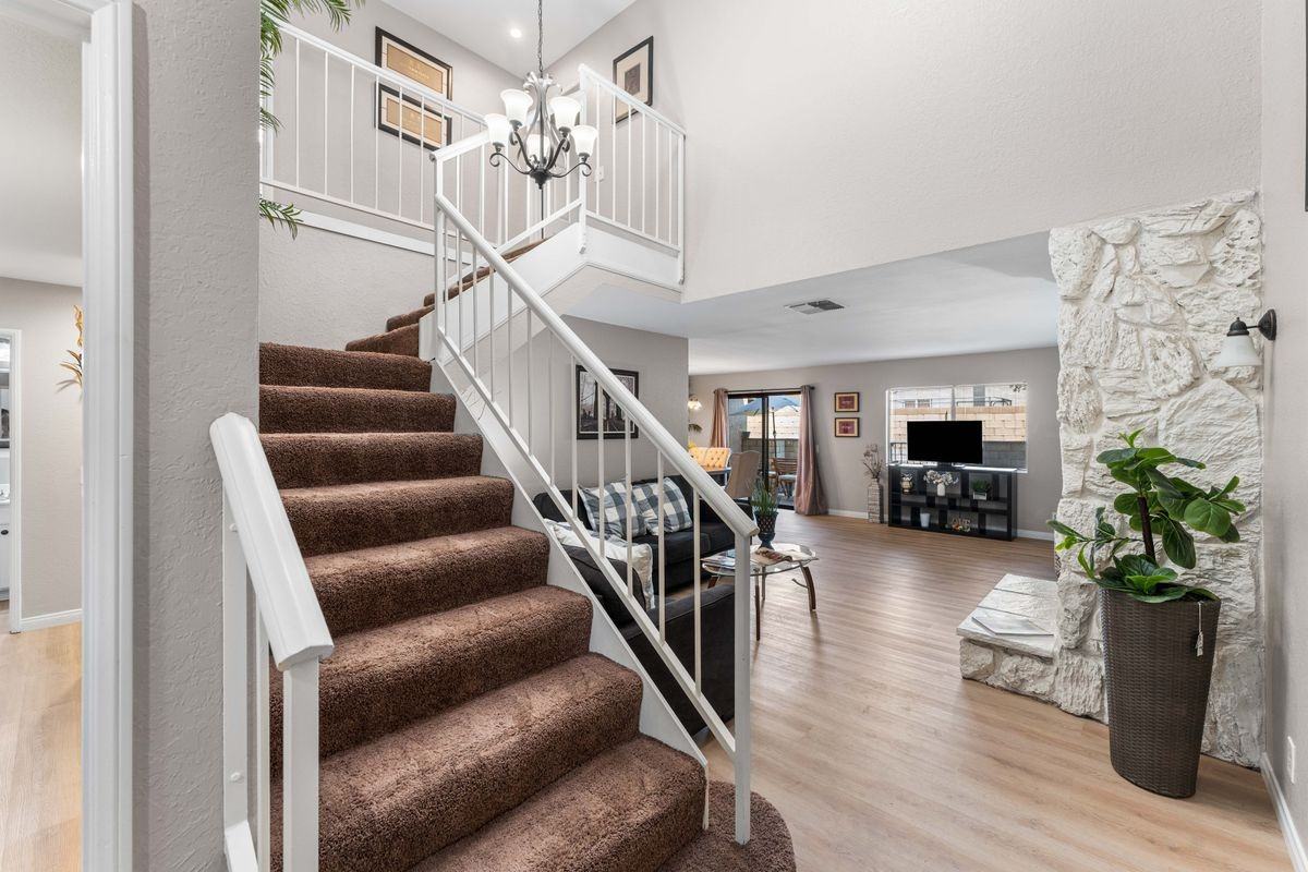 215 Hawk Ln - Photo 6 of 47