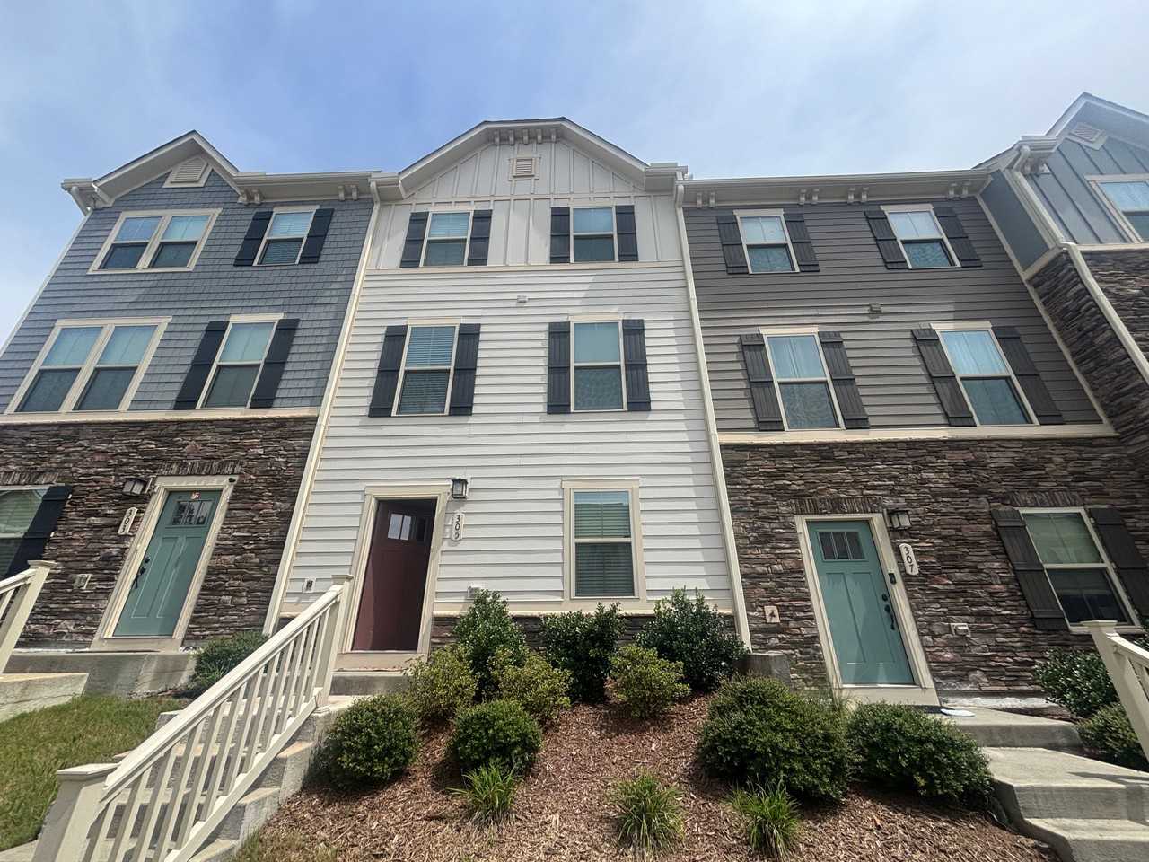 305 Poplar Leaf Way - Photo 3 of 25