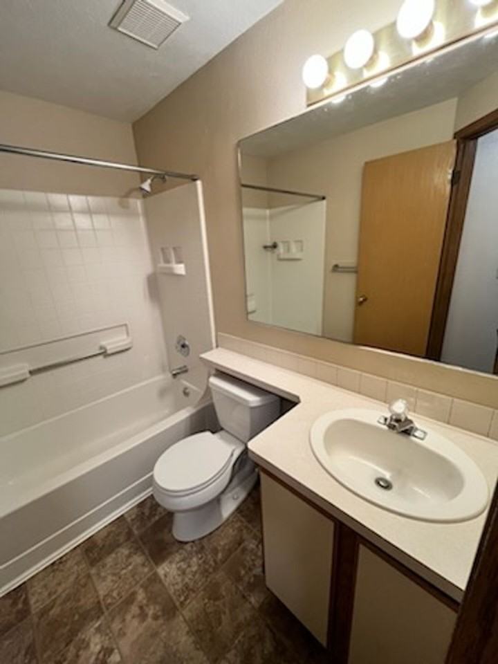 Stonecrest Apartments - Photo 5 of 6