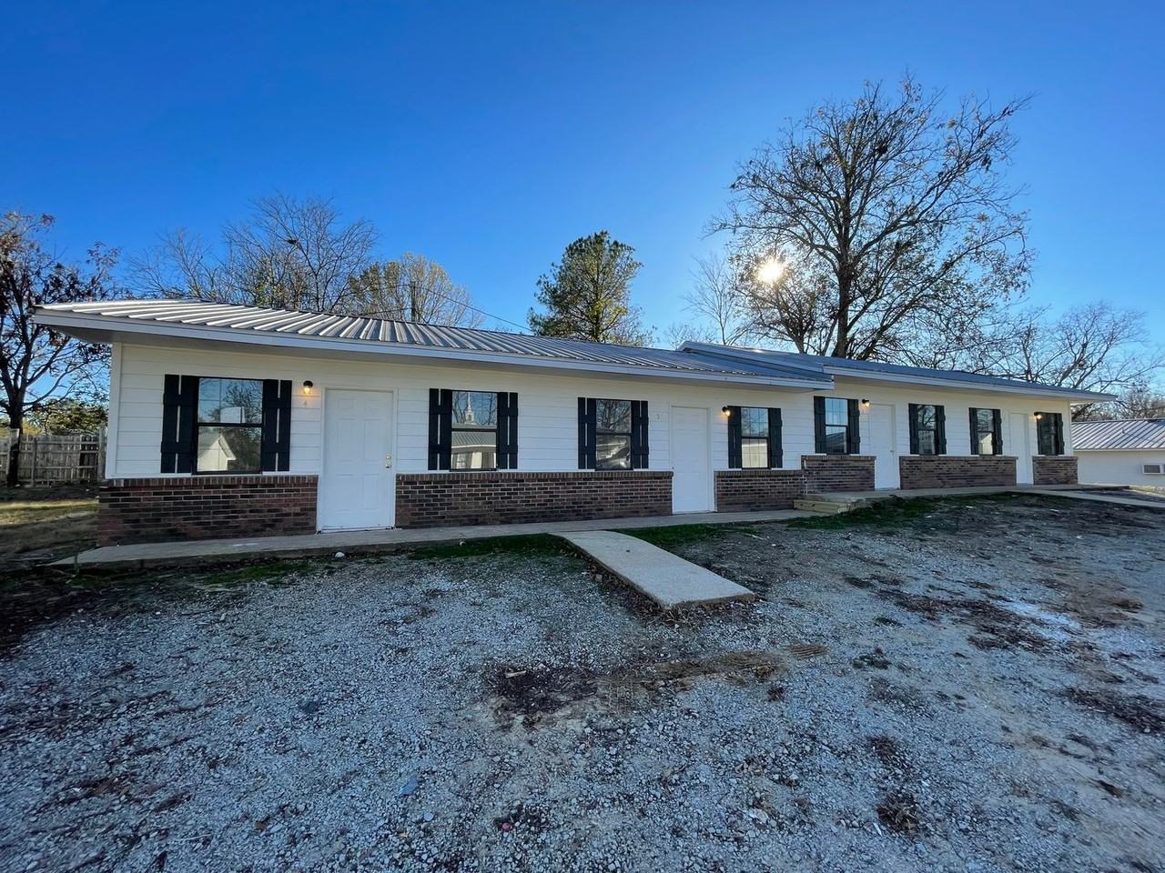 Golden Maple Apartments - Photo 4 of 7