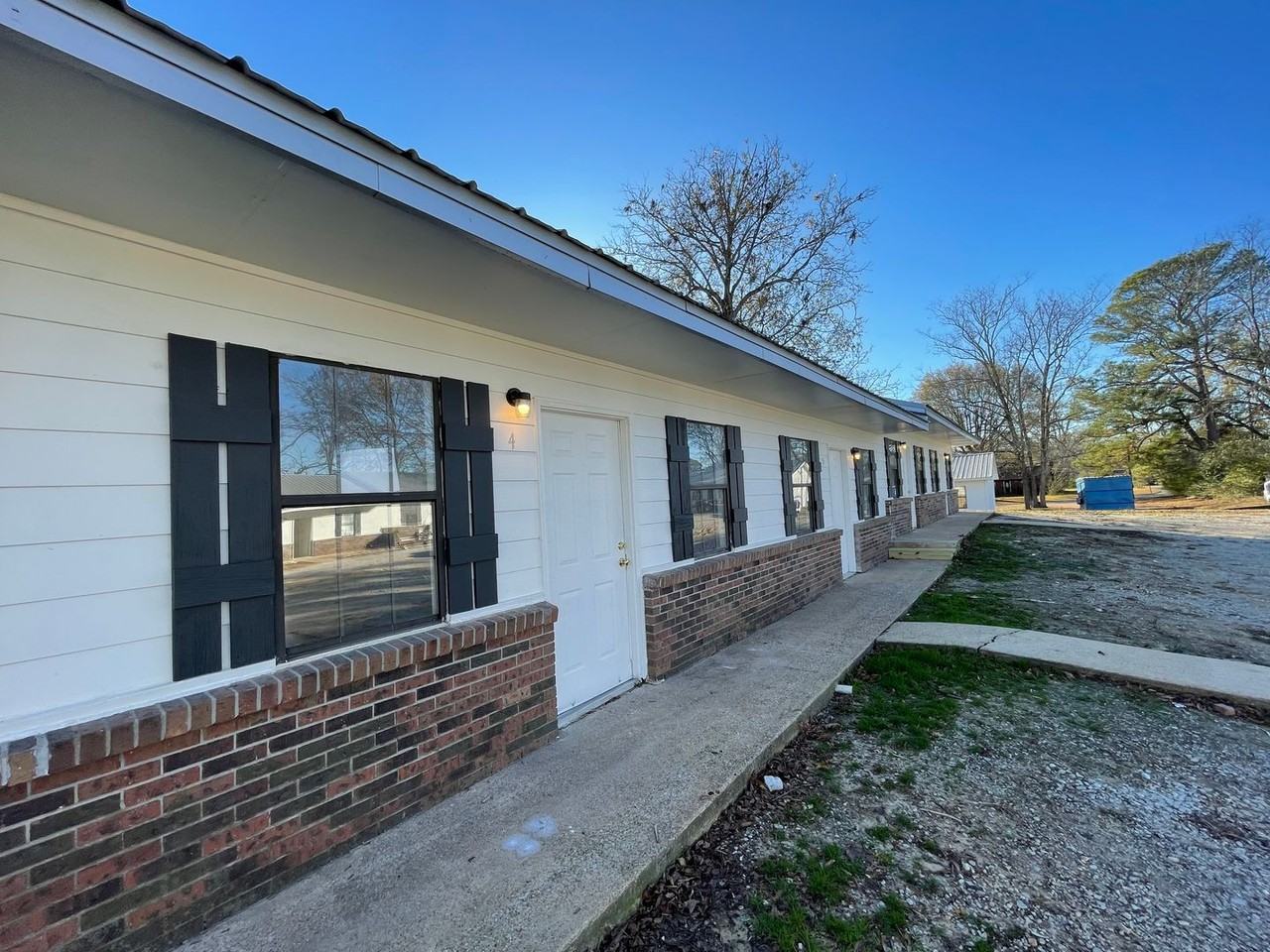 Golden Maple Apartments - Photo 7 of 7