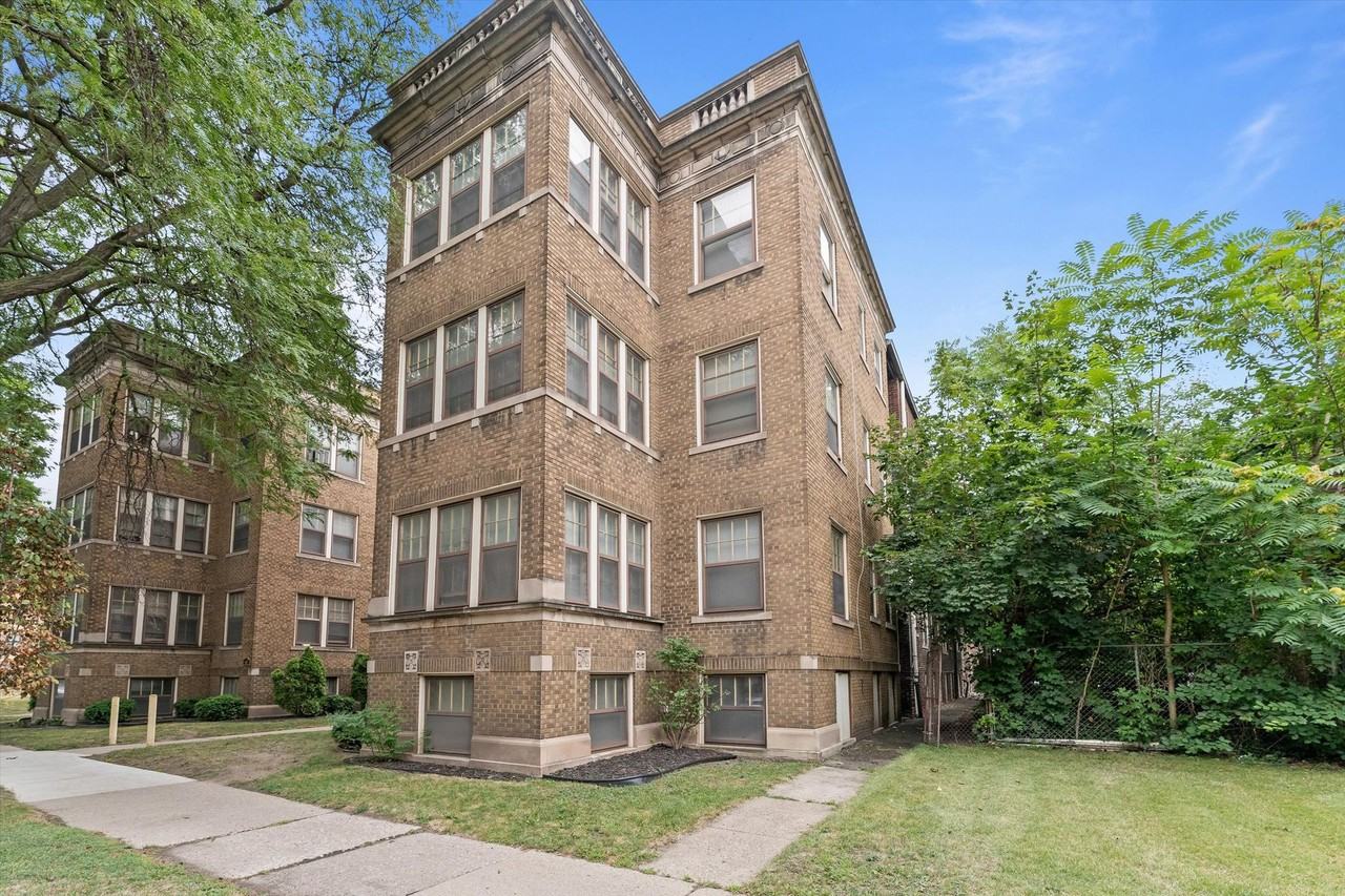 691 Seward - Photo 3 of 41