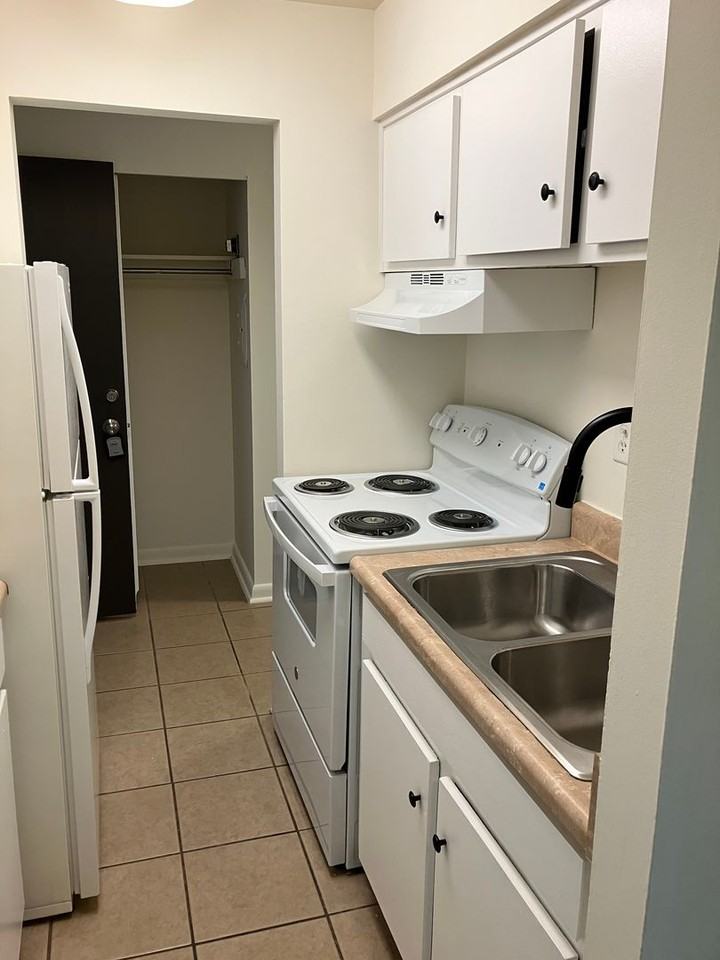 1459 Henley Rd - Photo 2 of 12