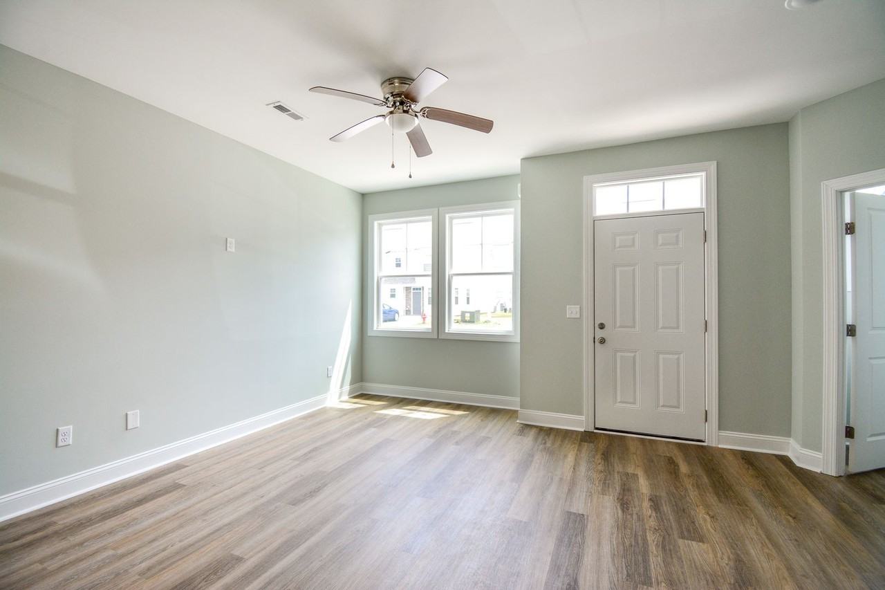 211 Sandy Cove Ln - Photo 4 of 32