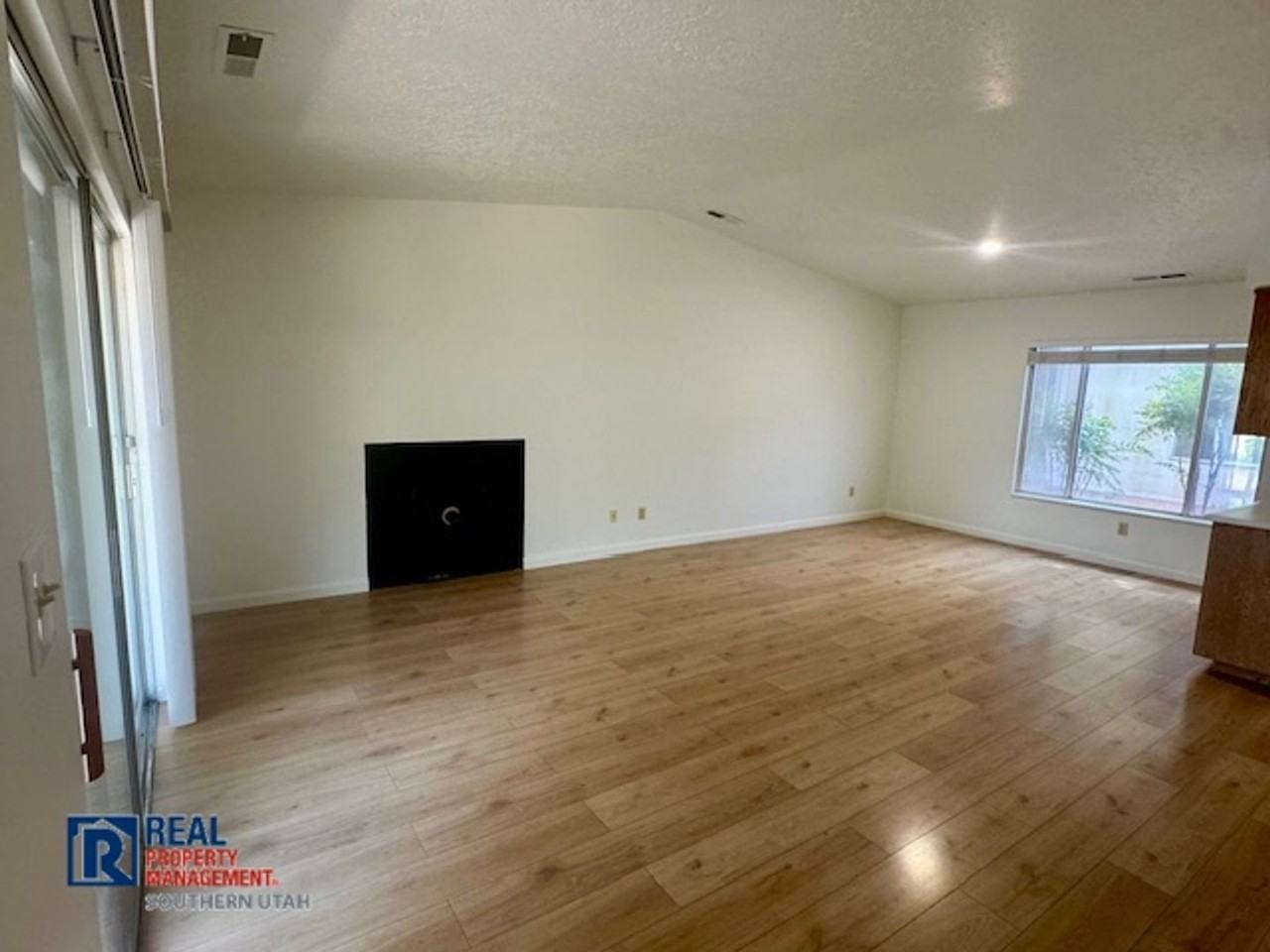 280 N Sunflower Dr #28 - Photo 3 of 18