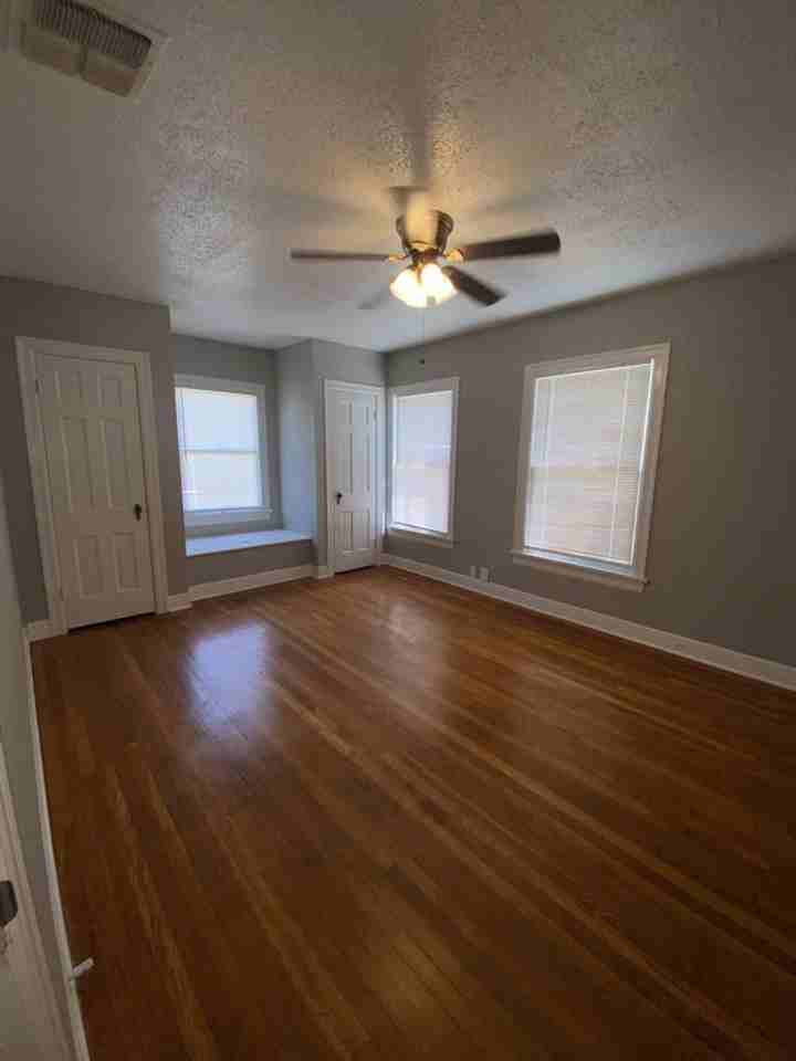 2216 Live Oak St - Photo 6 of 11