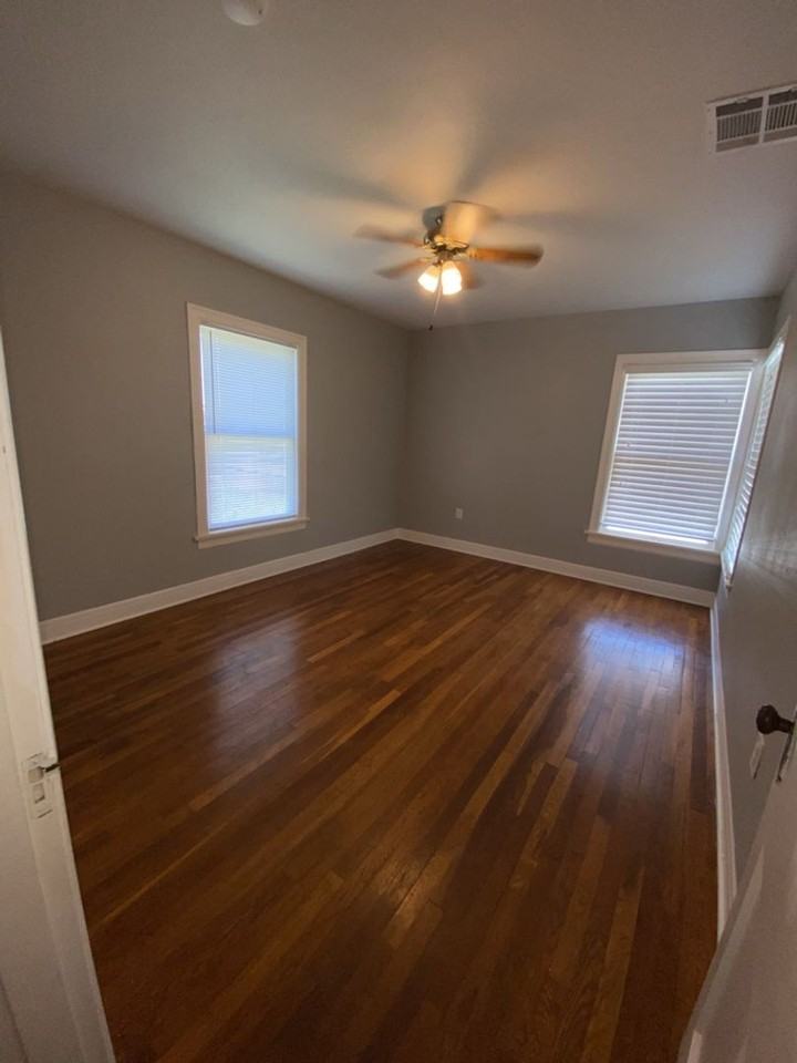 2216 Live Oak St - Photo 7 of 11