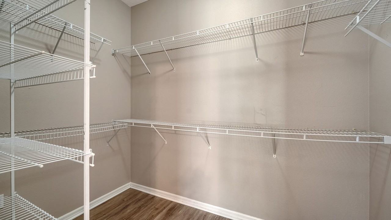 4010 Green Tree Ave - Photo 6 of 27