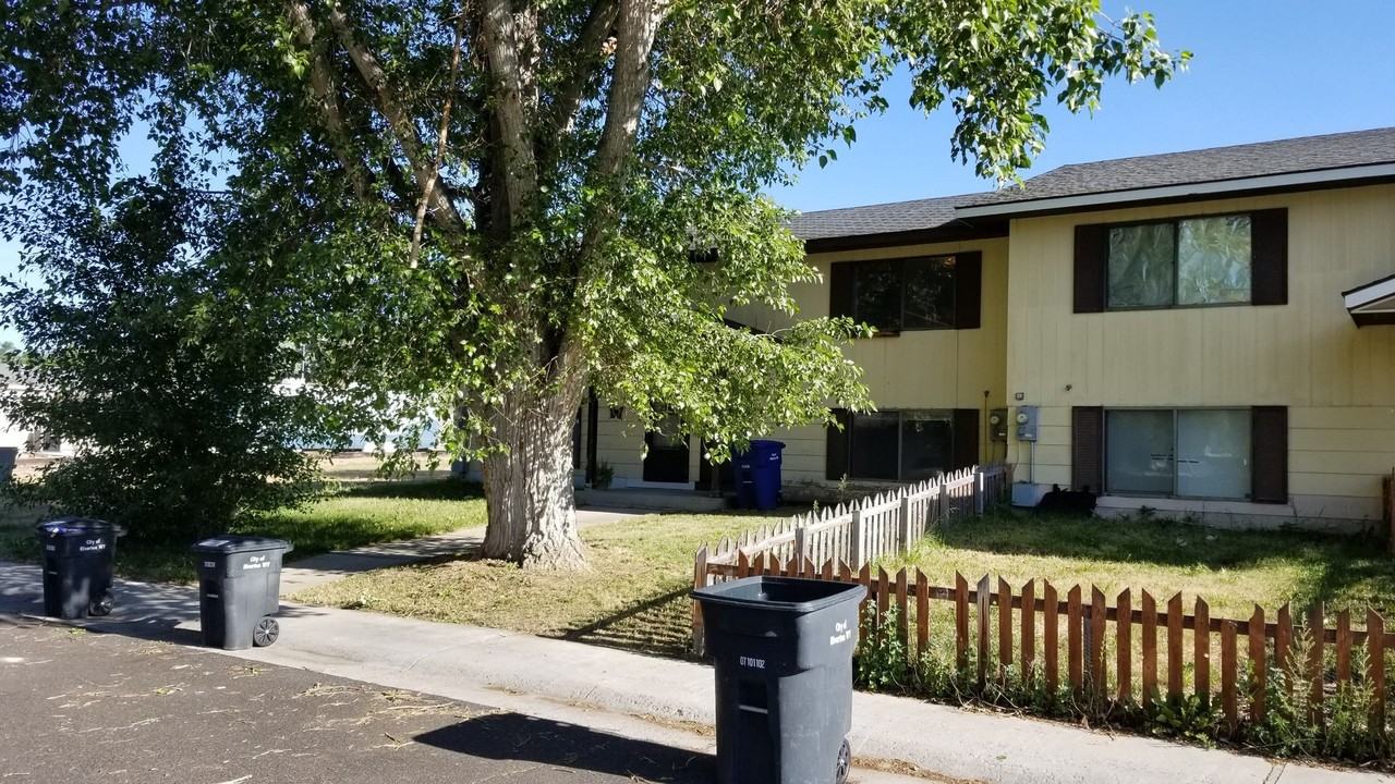 908 Hillside Ave - Photo 3 of 14