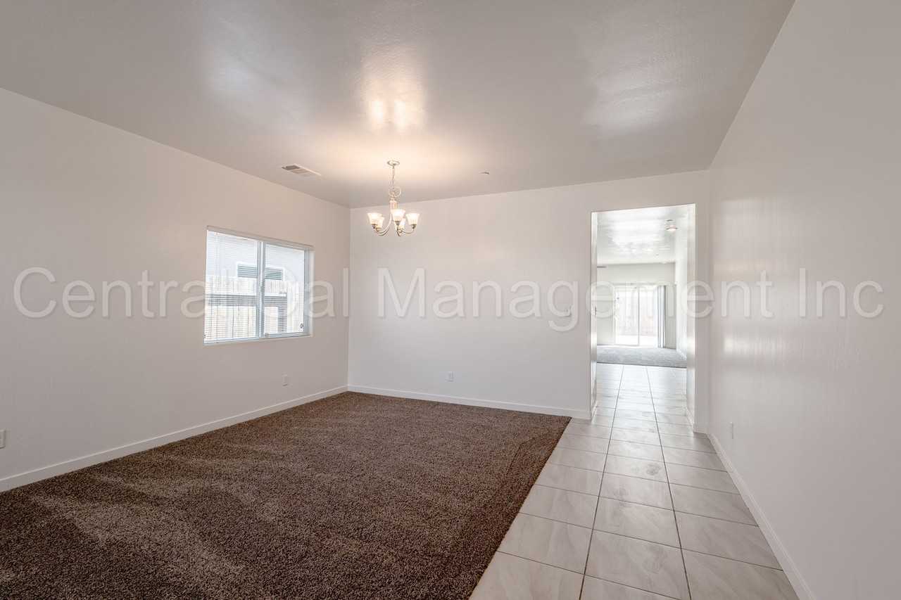 2607 Ricki Jeanne Ave - Photo 3 of 28