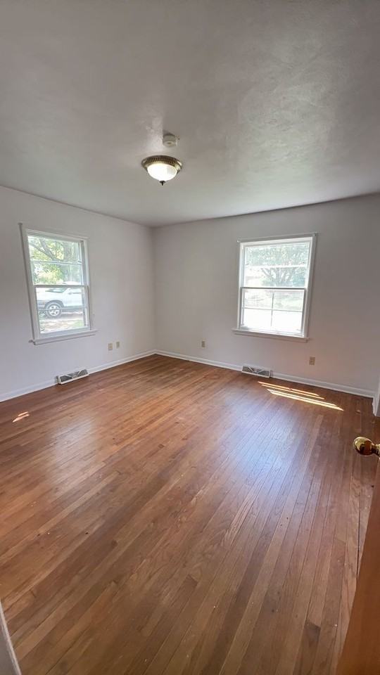 717 S Eastside Dr - Photo 6 of 14