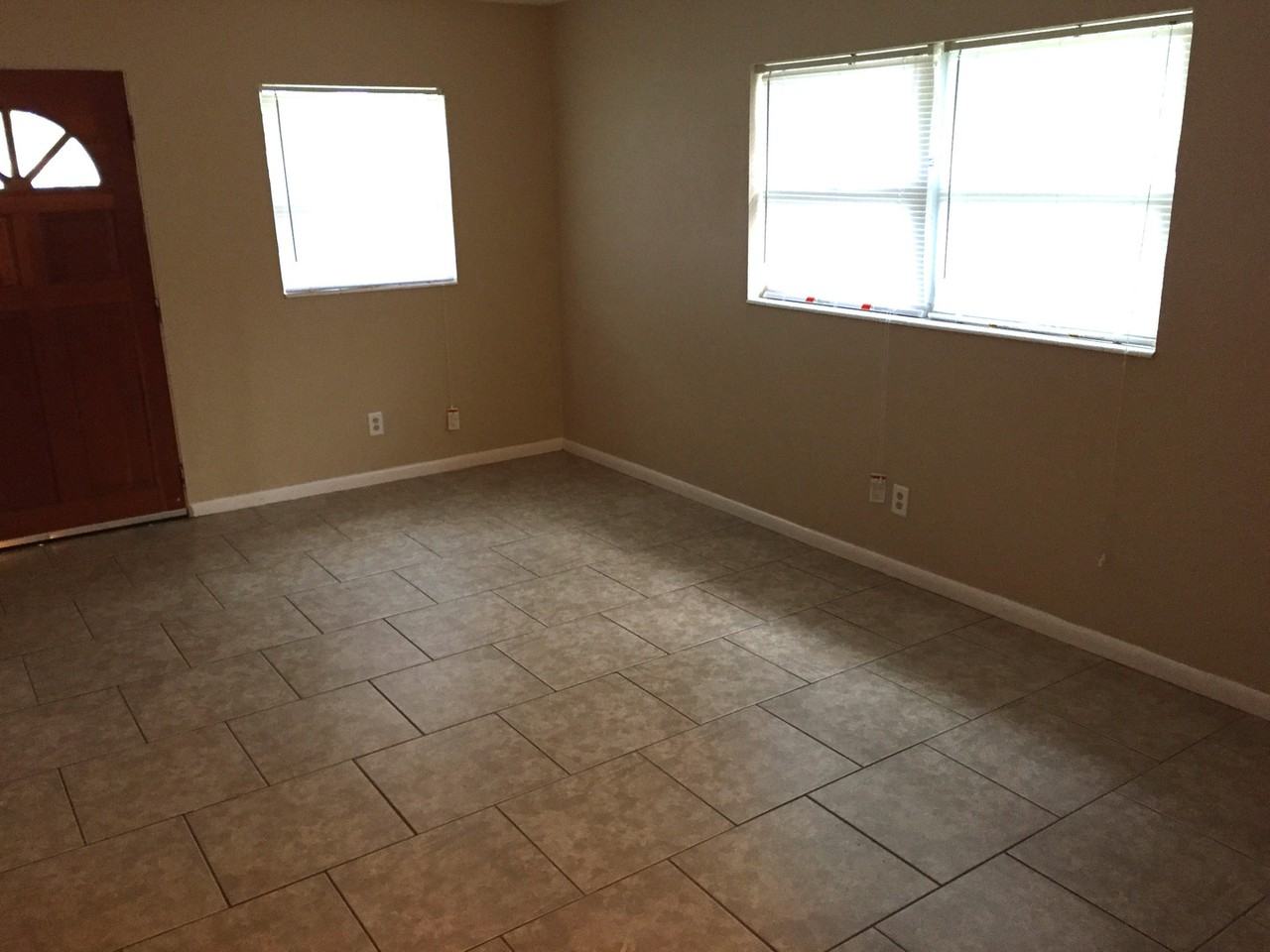 116 Bassedena Cir S - Photo 2 of 8