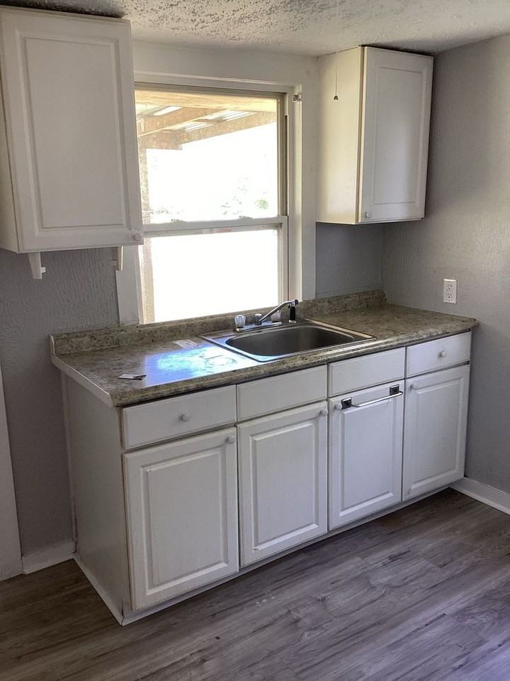 3346 S Combee Rd - Photo 2 of 9