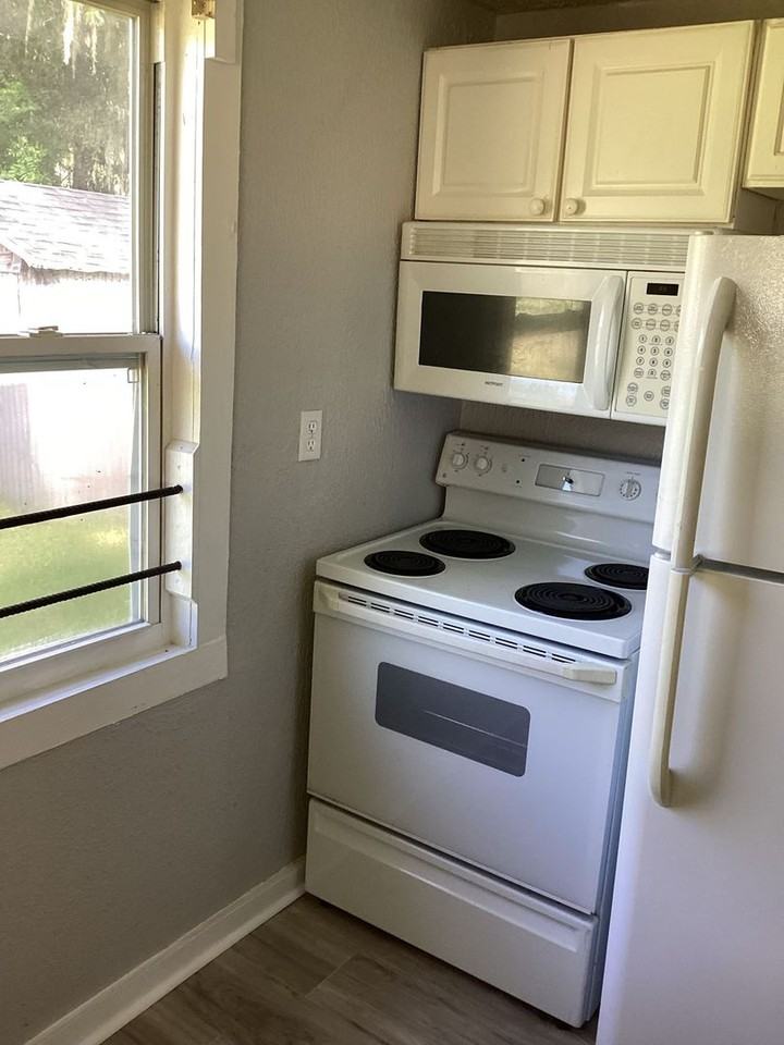 3346 S Combee Rd - Photo 3 of 9