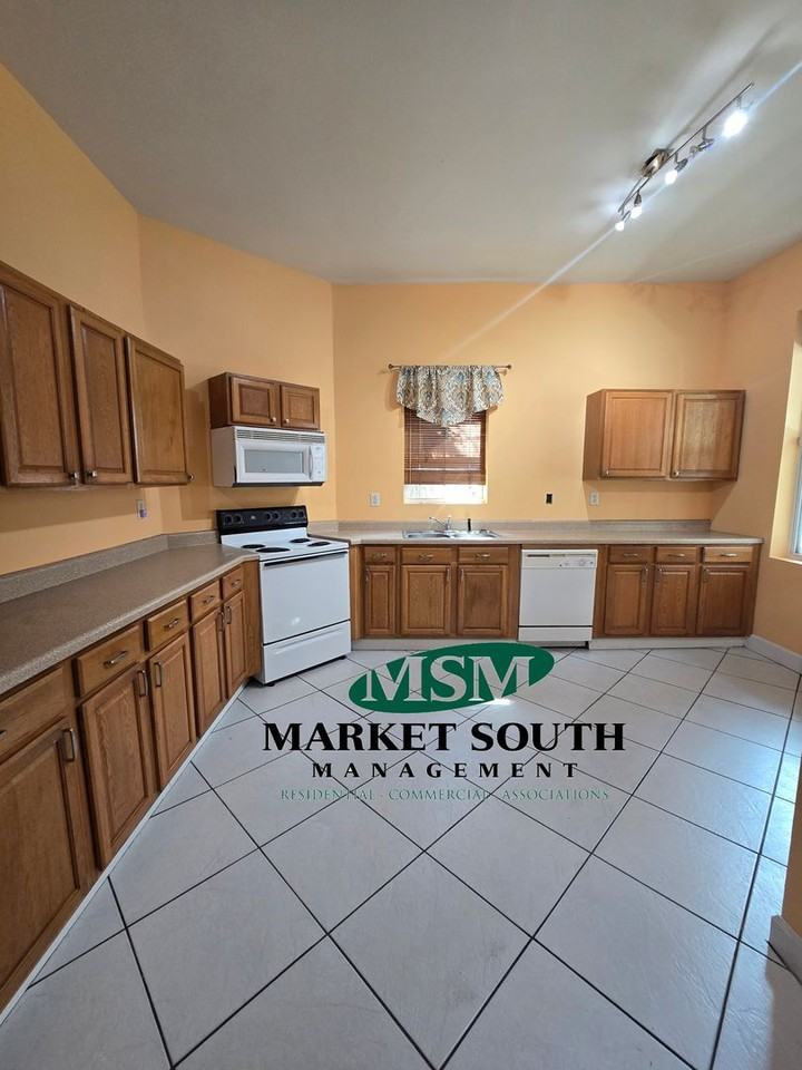 2012 Whitaker St - Photo 7 of 16