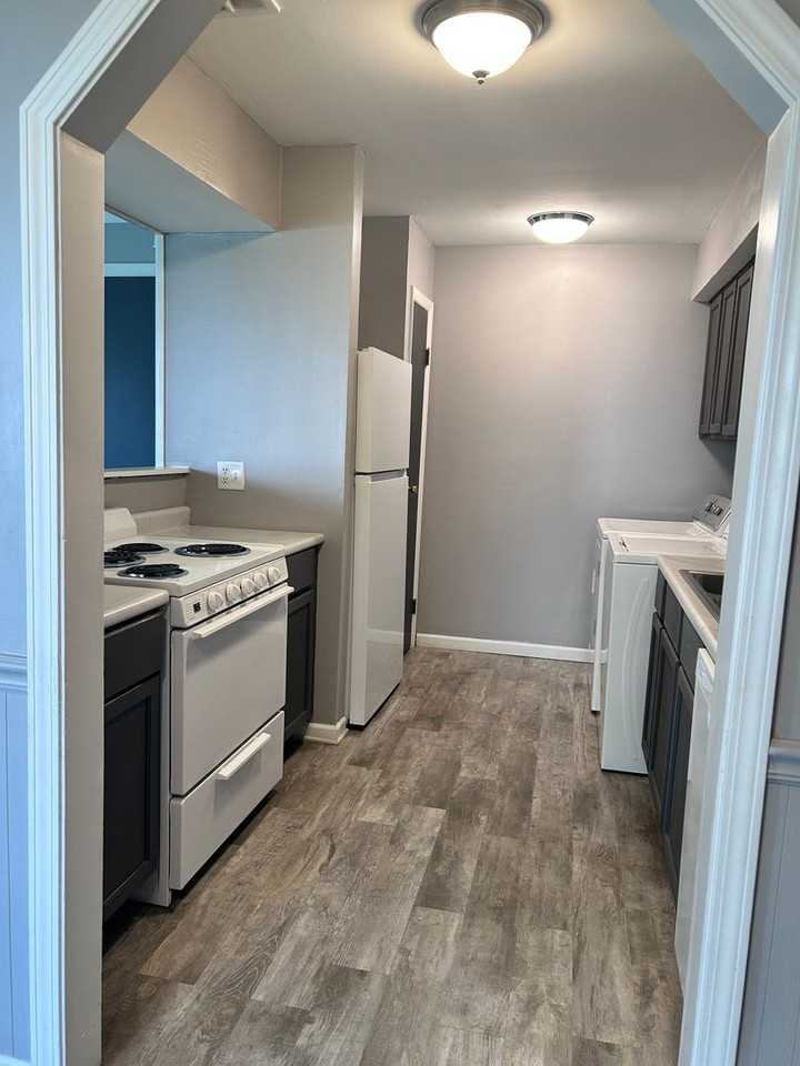 1302 S Glen Cir #D - Photo 4 of 15