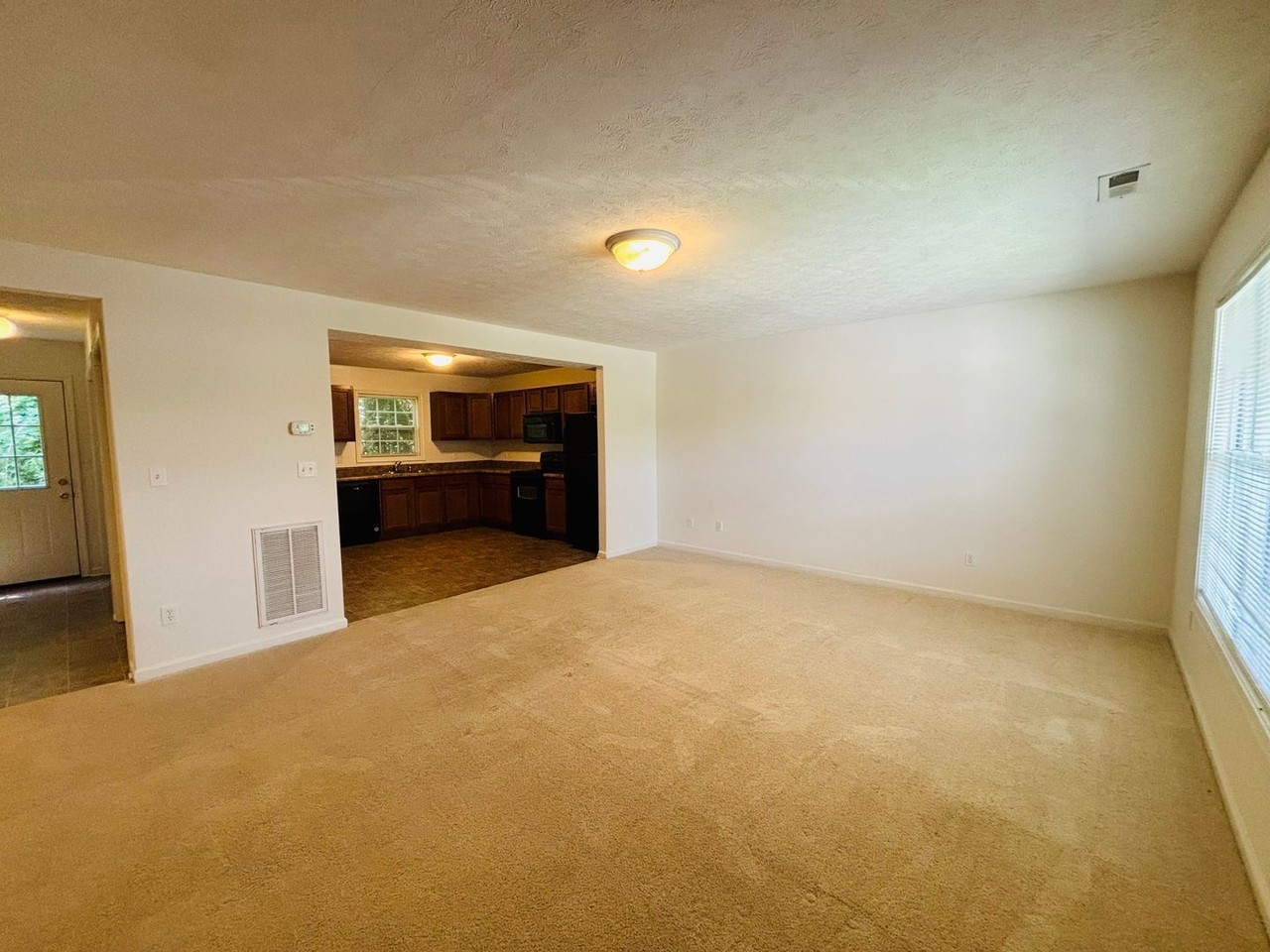 65 Station Ln Ne - Photo 4 of 18