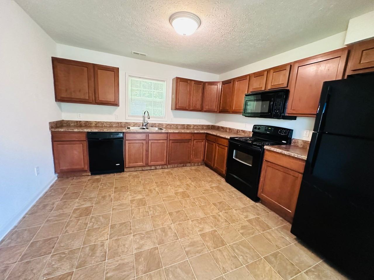 15 Station Ln Ne - Photo 2 of 10