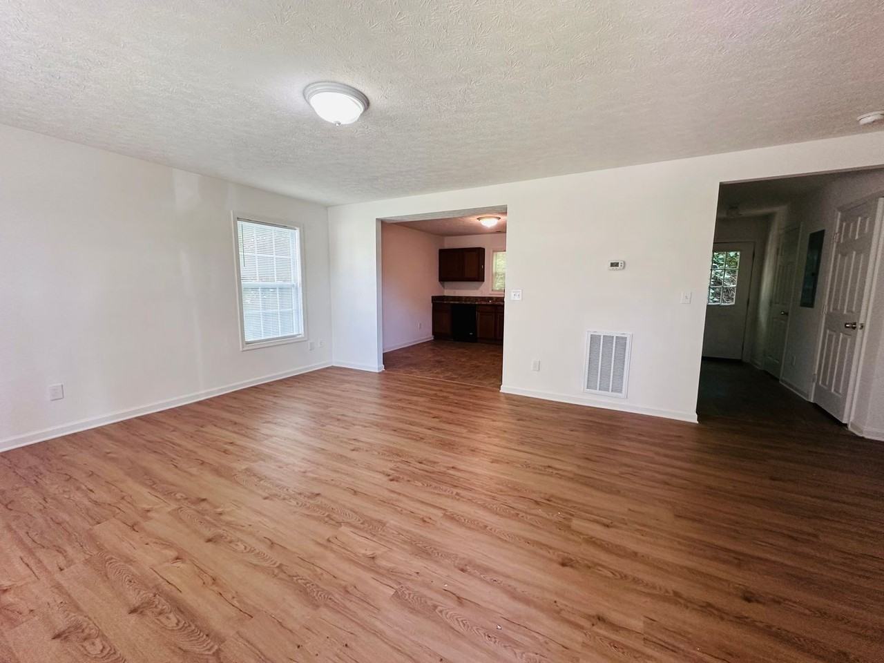 15 Station Ln Ne - Photo 4 of 10