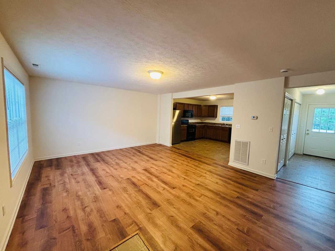 40 Station Ln Ne - Photo 2 of 15