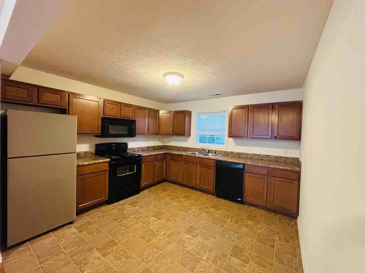 40 Station Ln Ne - Photo 5 of 15