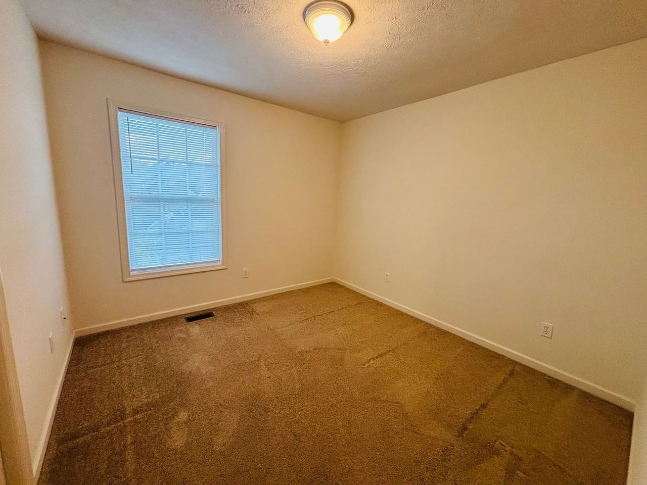 40 Station Ln Ne - Photo 7 of 15