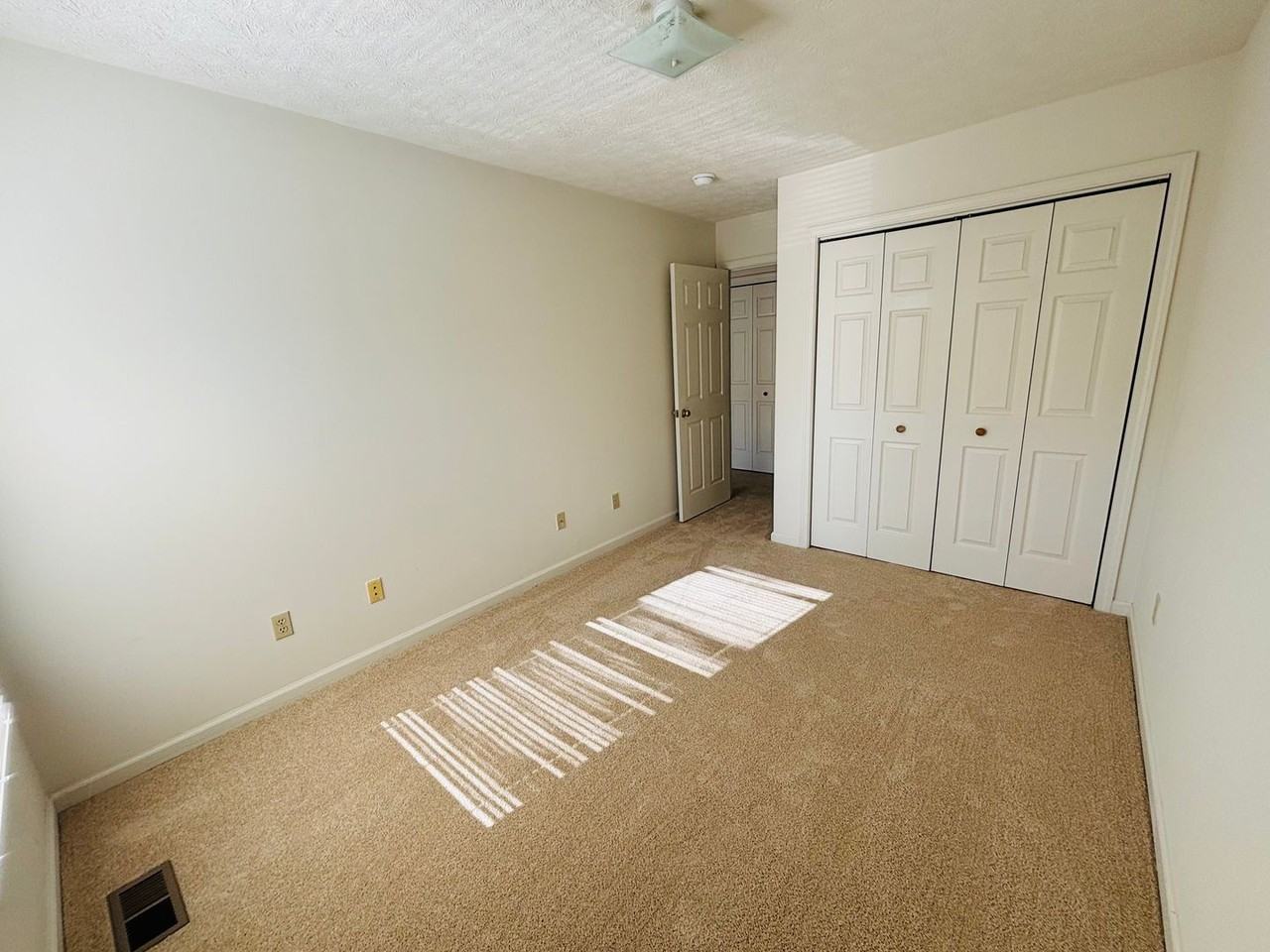 510 Craig St - Photo 4 of 20